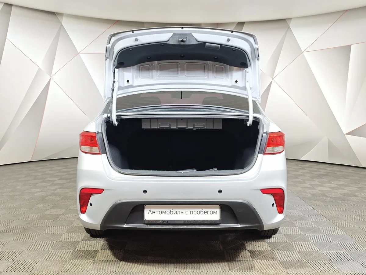 Kia Rio 1.6 AT (123 л.с.) Серебристый в АВИЛОН. Слайд №11