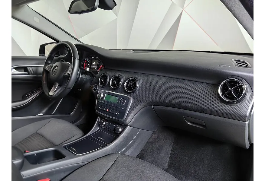 Mercedes-Benz A-Класс A 180 7G-DCT (122 л.с.) Особая серия Черный в АВИЛОН. Слайд №13