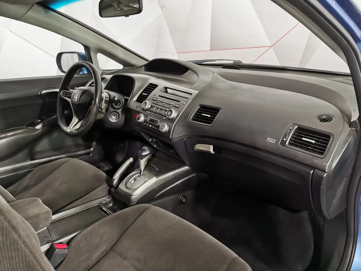 Honda Civic 1.8 AT (140 л.с.) Синий в АВИЛОН. Слайд №11