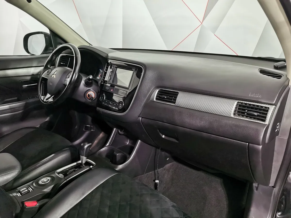 Mitsubishi Outlander 2.0 CVT 4WD (146 л.с.) Черный в АВИЛОН. Слайд №12