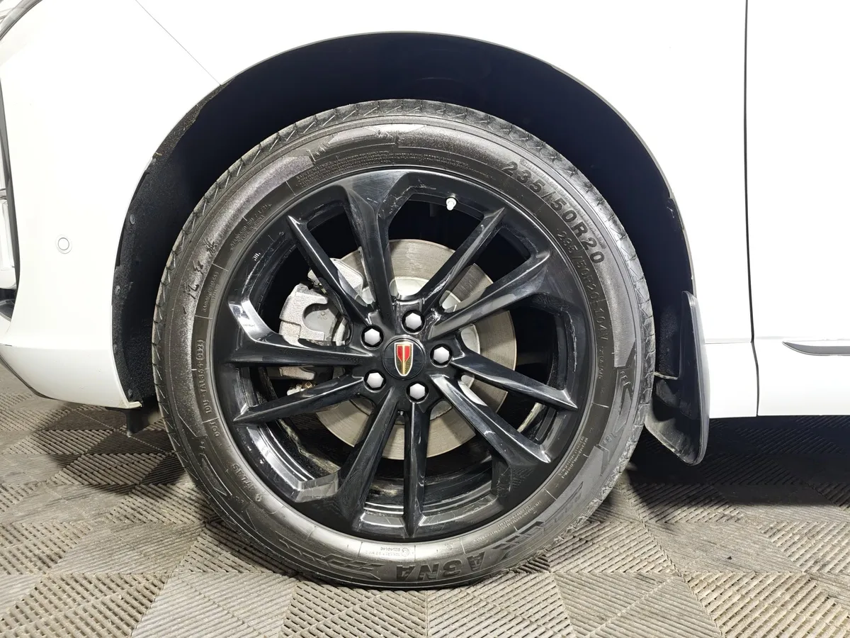 Hongqi HS3 2.0T 8AT 4WD (245 л.с.) Делюкс Черный в АВИЛОН. Слайд №9