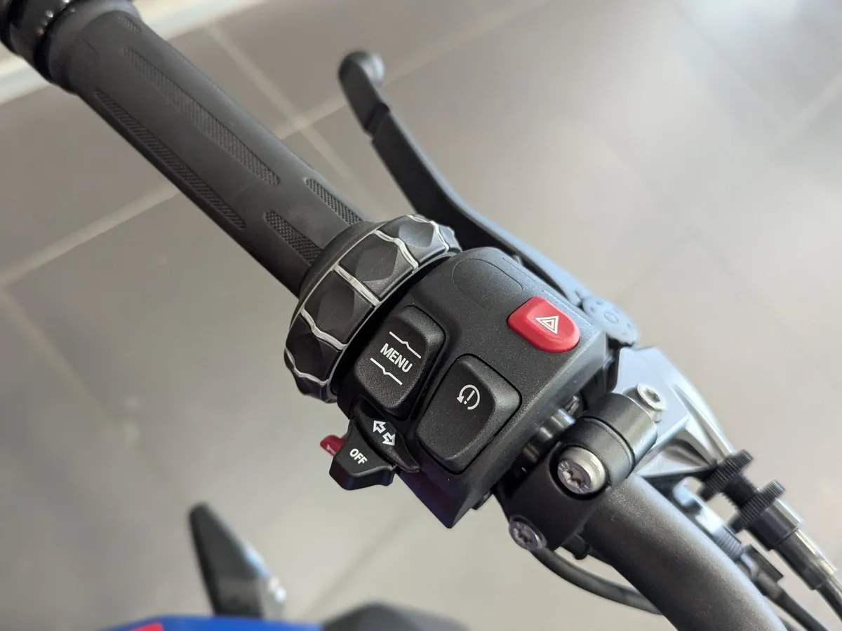 BMW Motorrad F 900 R F 900 R 895 см³ 895 Синий в АВИЛОН. Слайд №8