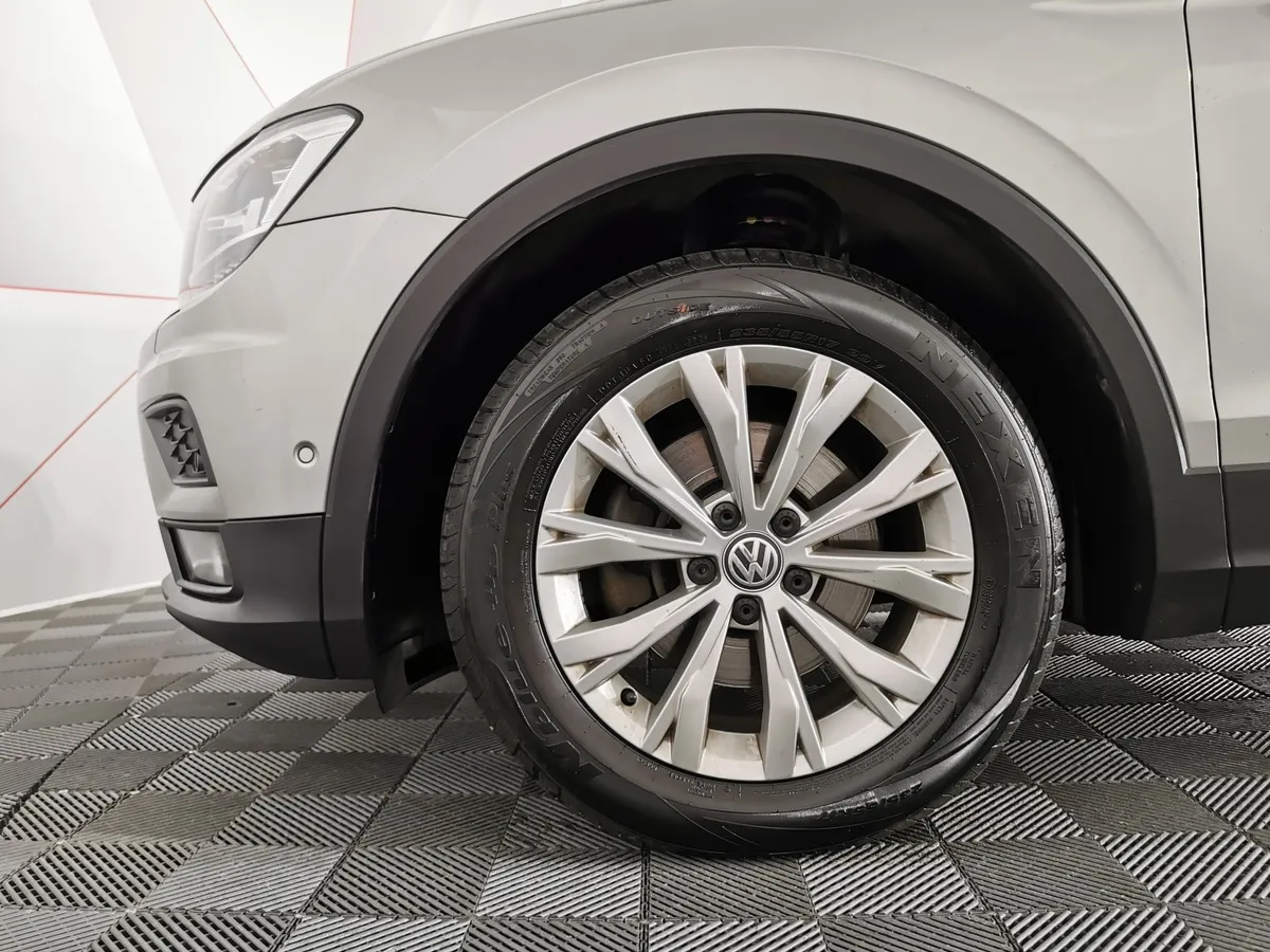 Volkswagen Tiguan 1.4 TSI BlueMotion MT (125 л.с.) Comfortline Серебристый в АВИЛОН. Слайд №9
