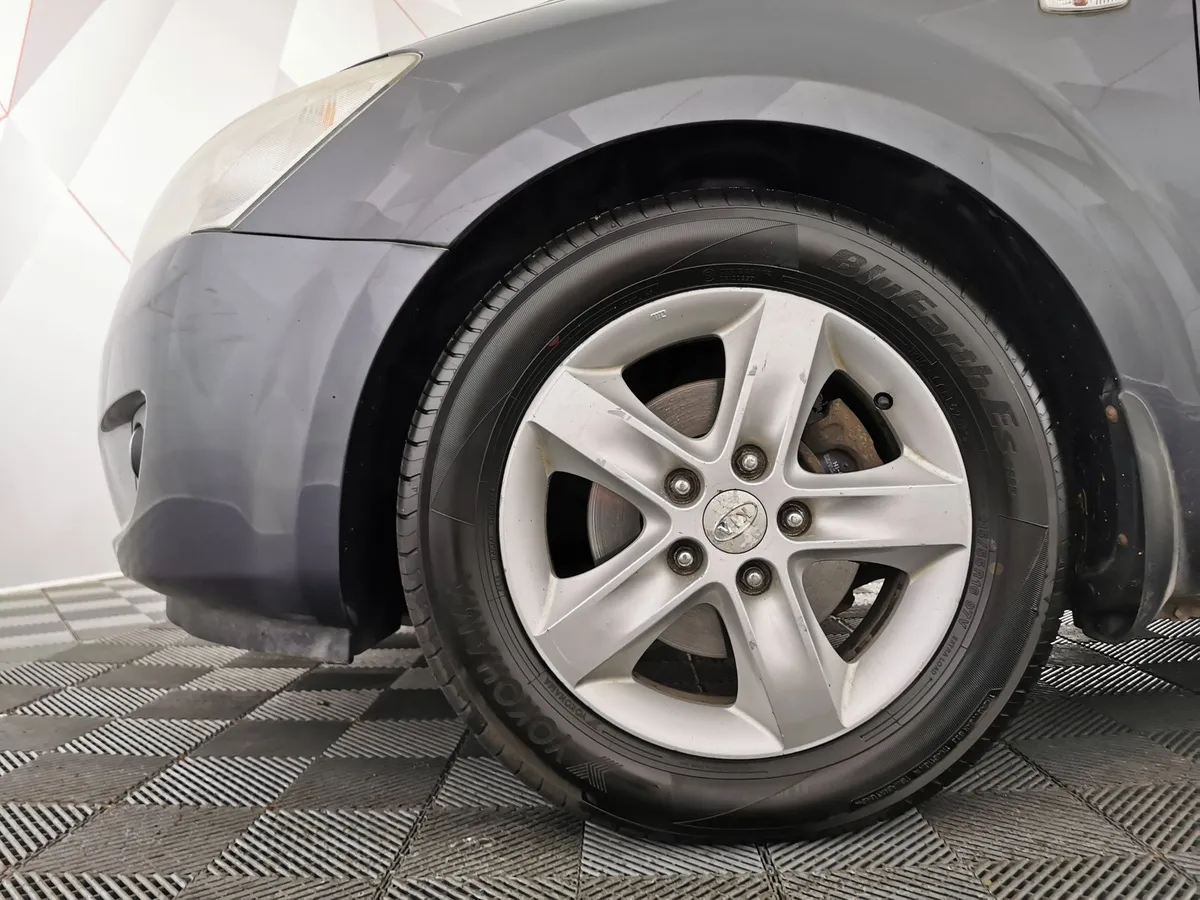 Kia Ceed 2.0 AT (143 л.с.) Серый в АВИЛОН. Слайд №9