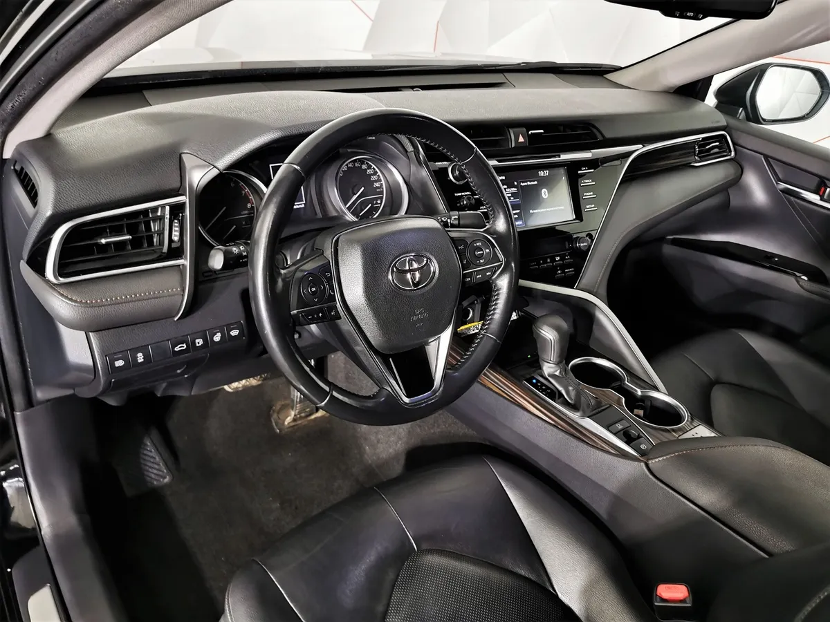 Toyota Camry 2.5 AT (181 л.с.) Черный в АВИЛОН. Слайд №18