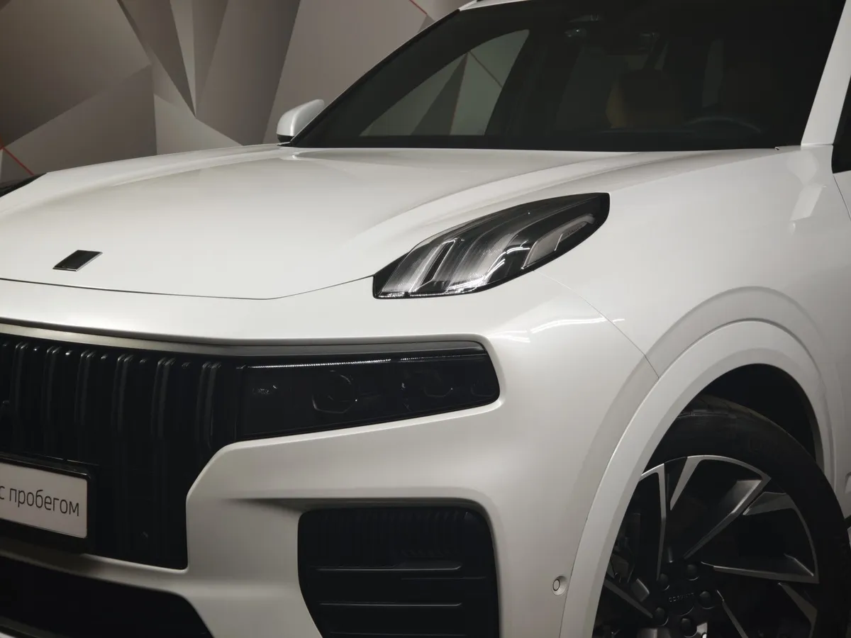 Lynk & Co 09 MHEV 2.0 T5 Drive-E AMT 4WD (7 мест) (254 л.с.) Halo + Upgrade package Белый в АВИЛОН. Слайд №10