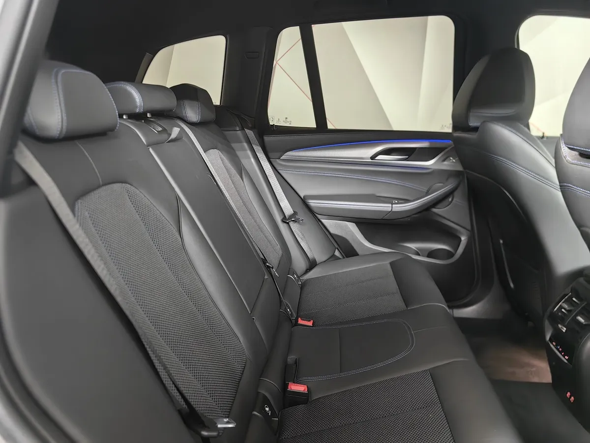 BMW X3 xDrive30i AT (249 л.с.) M Sport Серебристый в АВИЛОН. Слайд №13 BMW X3 xDrive30i AT (249 л.с.) M Sport Серебристый в АВИЛОН. Слайд №13