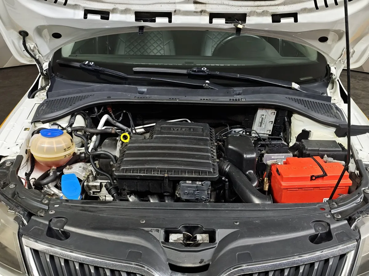 Skoda Rapid 1.6 AT (110 л.с.) Белый в АВИЛОН. Слайд №11