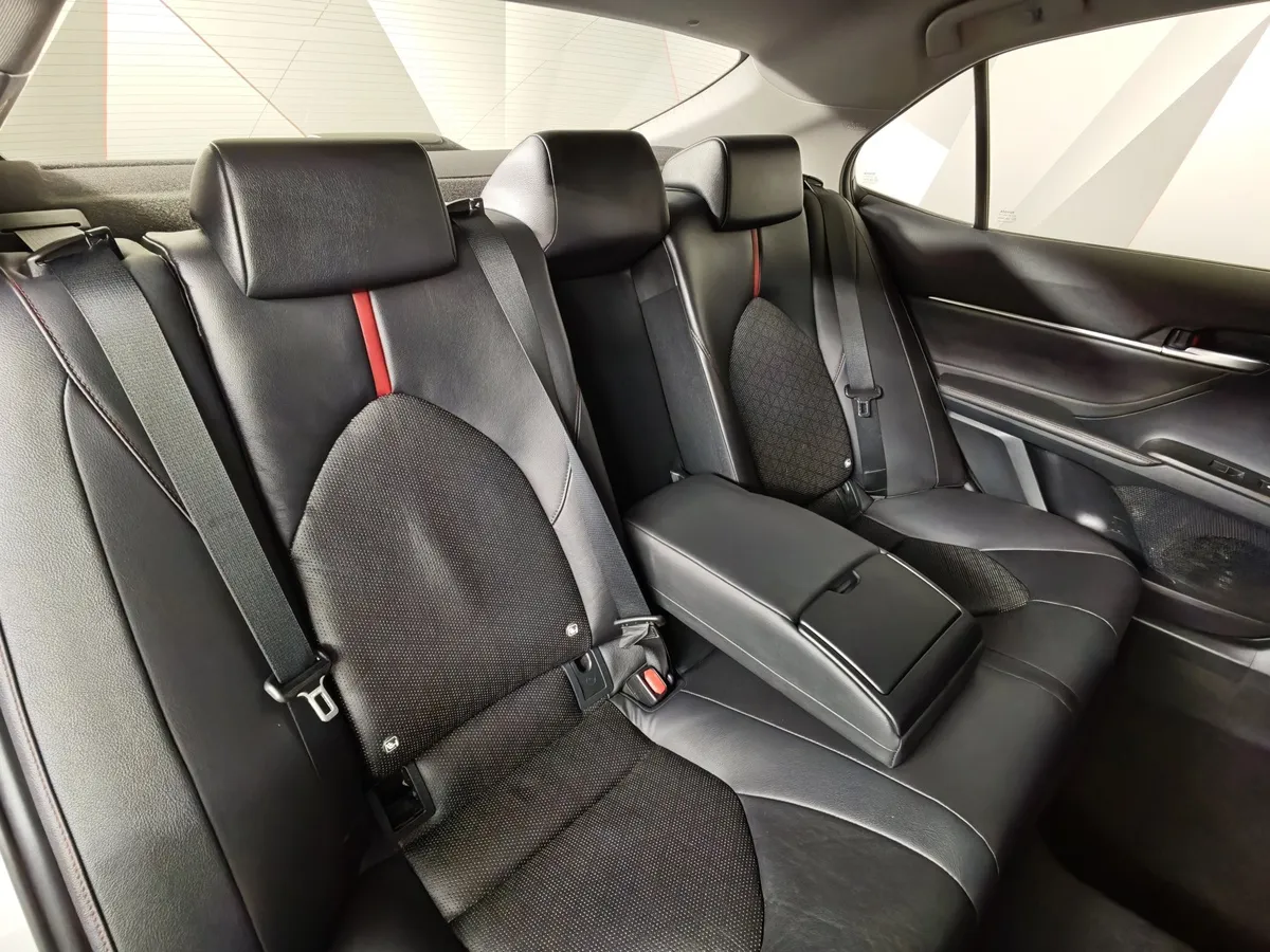 Toyota Camry 3.5 AT (249 л.с.) Белый в АВИЛОН. Слайд №17