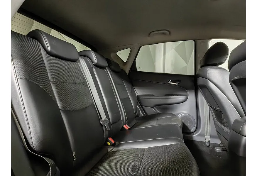 Hyundai i30 1.6 MT (122 л.с.) Серебристый в АВИЛОН. Слайд №15