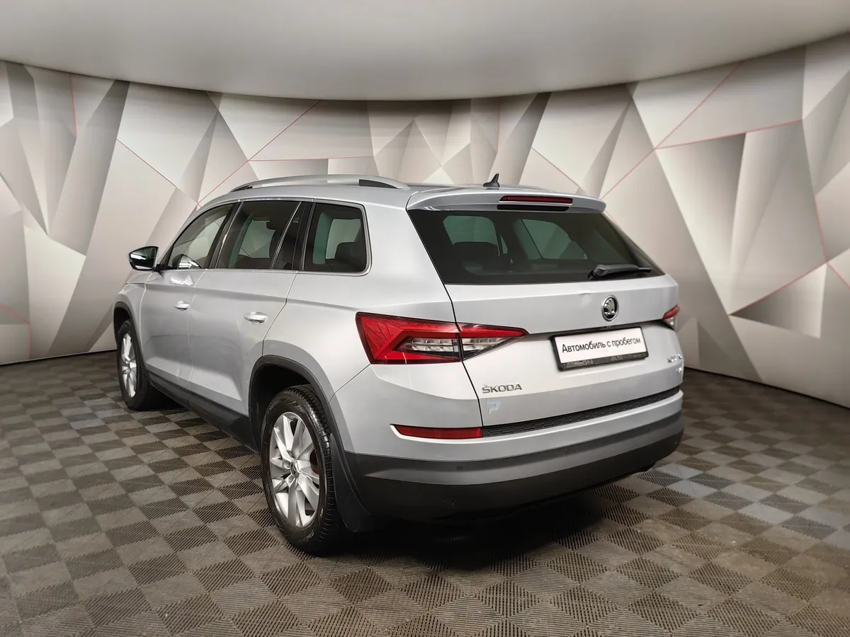Skoda Kodiaq 2.0 TSI DSG 4X4 (180 л.с.) Серебристый в АВИЛОН. Слайд №4