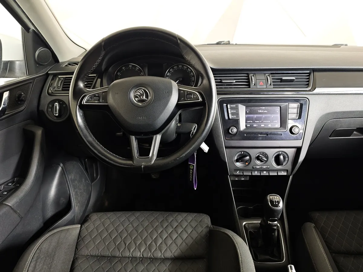 Skoda Rapid 1.6 MT (90 л.с.) Белый в АВИЛОН. Слайд №20