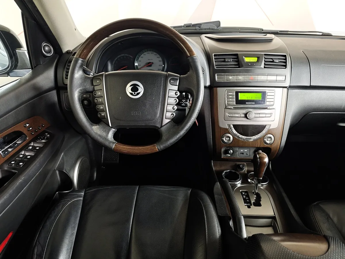 SsangYong Rexton 3.2 T-Tronic AWD (220 л.с.) Черный в АВИЛОН. Слайд №20