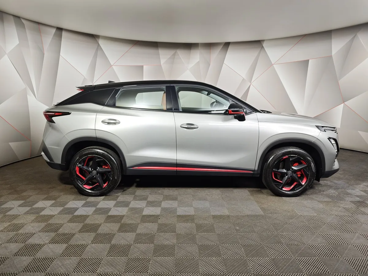Omoda C5 1.6T DCT 4WD (150 л.с.) Supreme (двухцветный, красные элементы экстерьера) Серый в АВИЛОН. Слайд №6