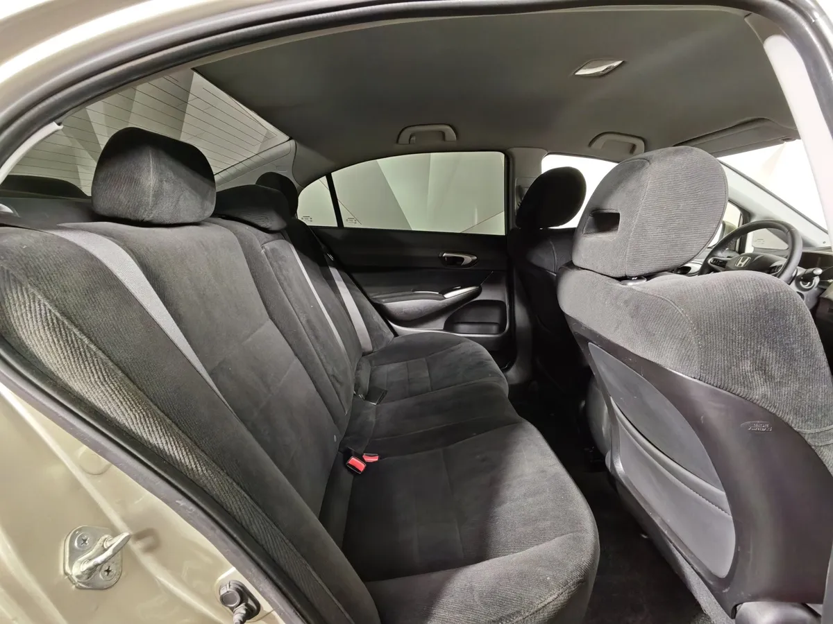 Honda Civic 1.8 AT (140 л.с.) Золотой в АВИЛОН. Слайд №13