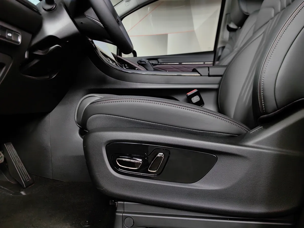 GAC M8 2.0T AT (231 л.с.) 4 места Master Edition Черный в АВИЛОН. Слайд №23