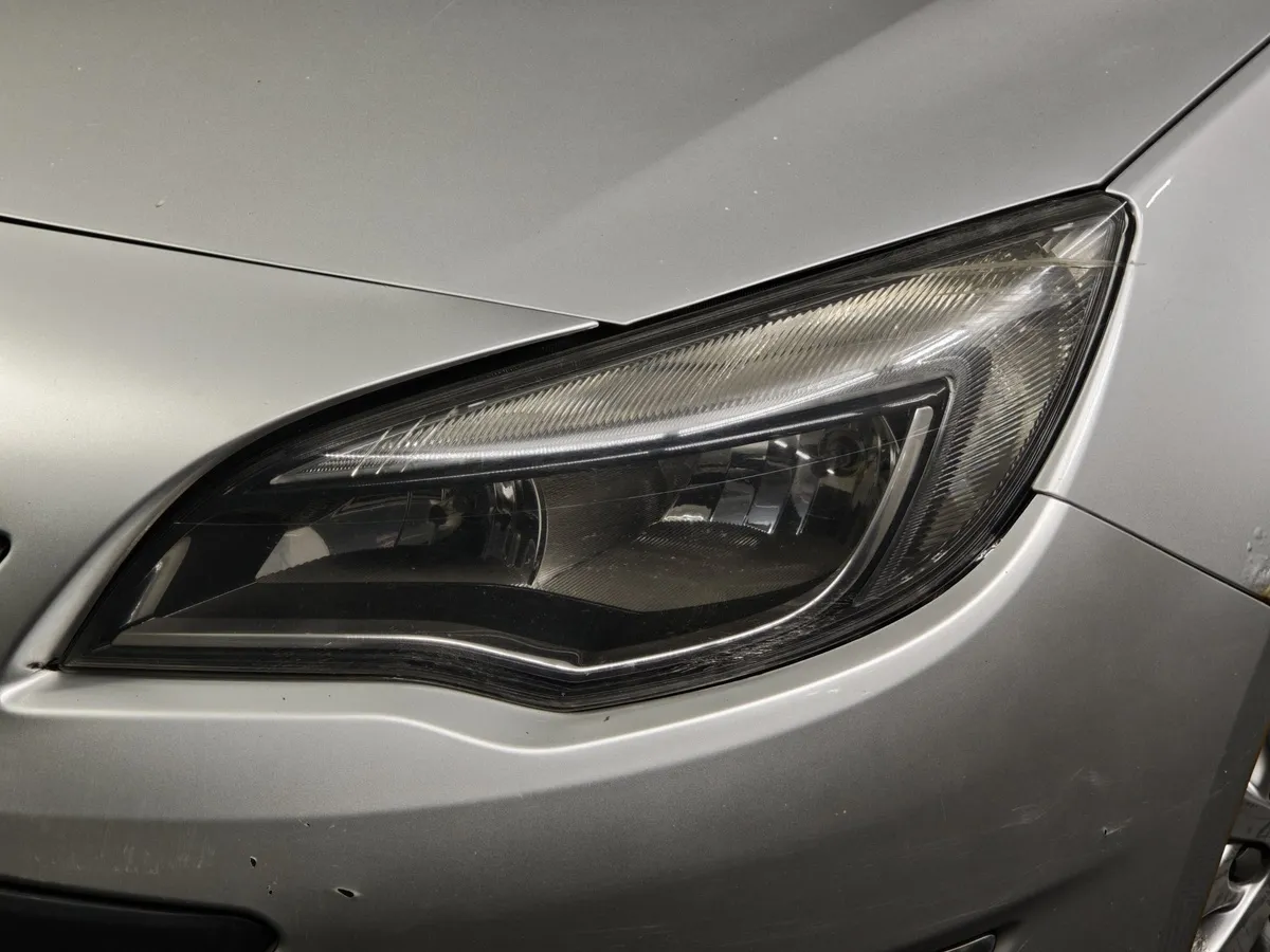 Opel Astra 1.4 Turbo AT (140 л.с.) Серебристый в АВИЛОН. Слайд №9