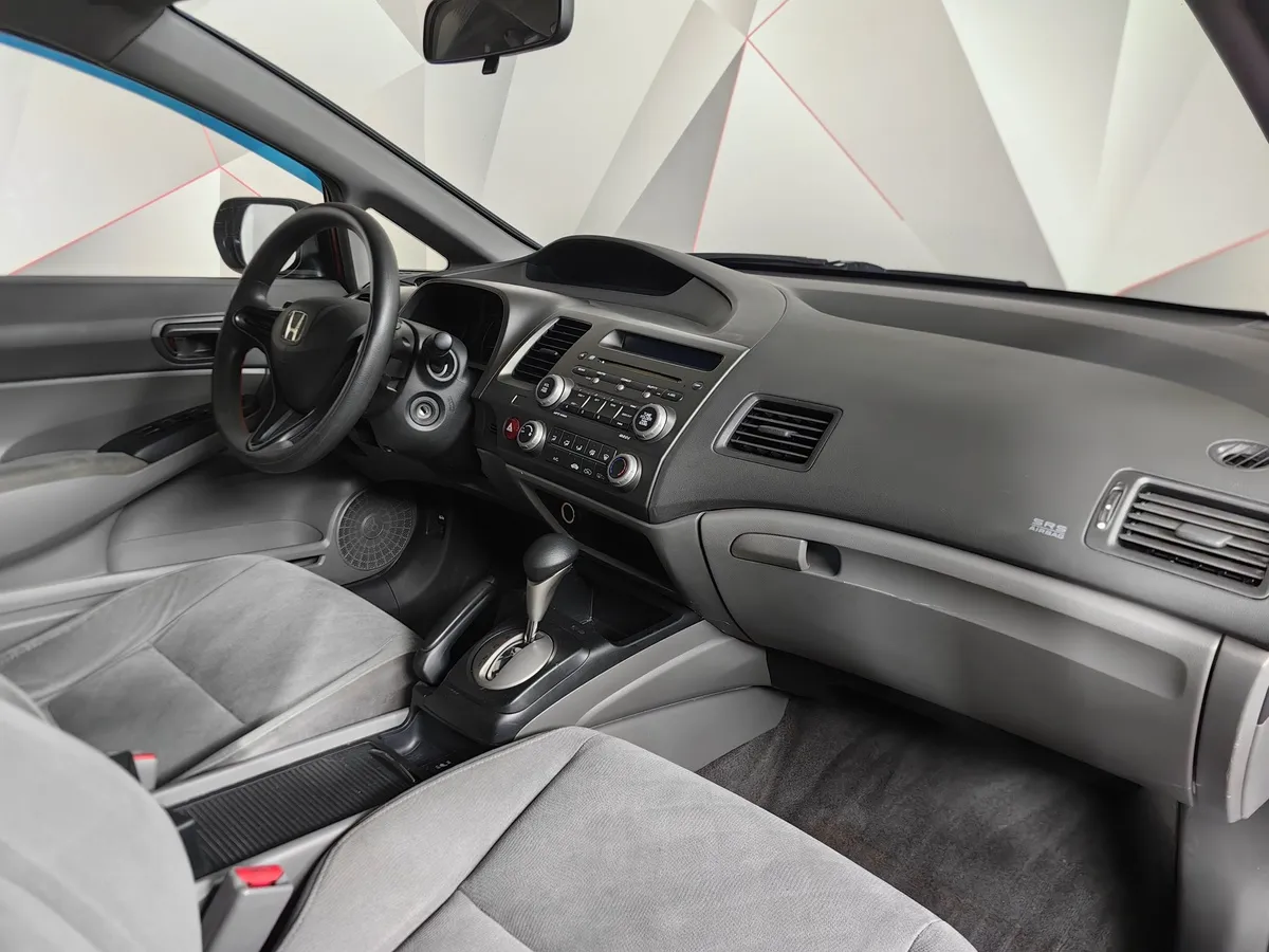 Honda Civic 1.8 AT (140 л.с.) Красный в АВИЛОН. Слайд №12