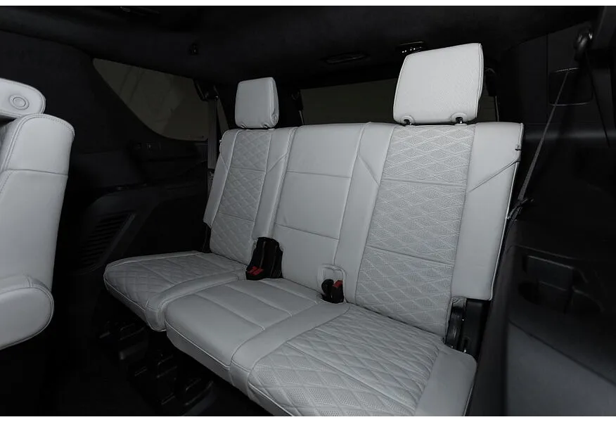 Cadillac Escalade 6.2 V8 AT AWD (420 л.с.) Sport Platinum Черный в АВИЛОН. Слайд №11