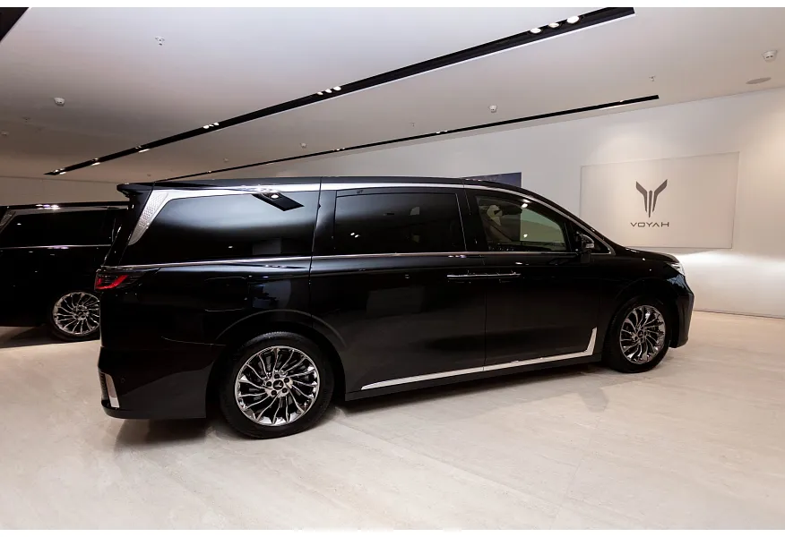 Voyah Dream EVR long range 1.5 AT AWD (422 л.с.) Черный в АВИЛОН. Слайд №2