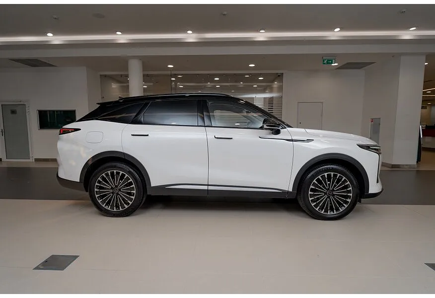 EXEED RX 2.0T 8AT 4WD (249 л.с.) Flagship Белый в АВИЛОН. Слайд №4