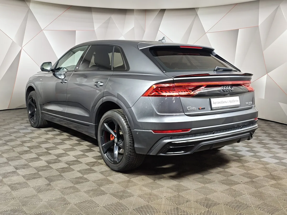 Audi Q8 55 TFSI Tiptronic quattro (340 л.с.) Серый в АВИЛОН. Слайд №4