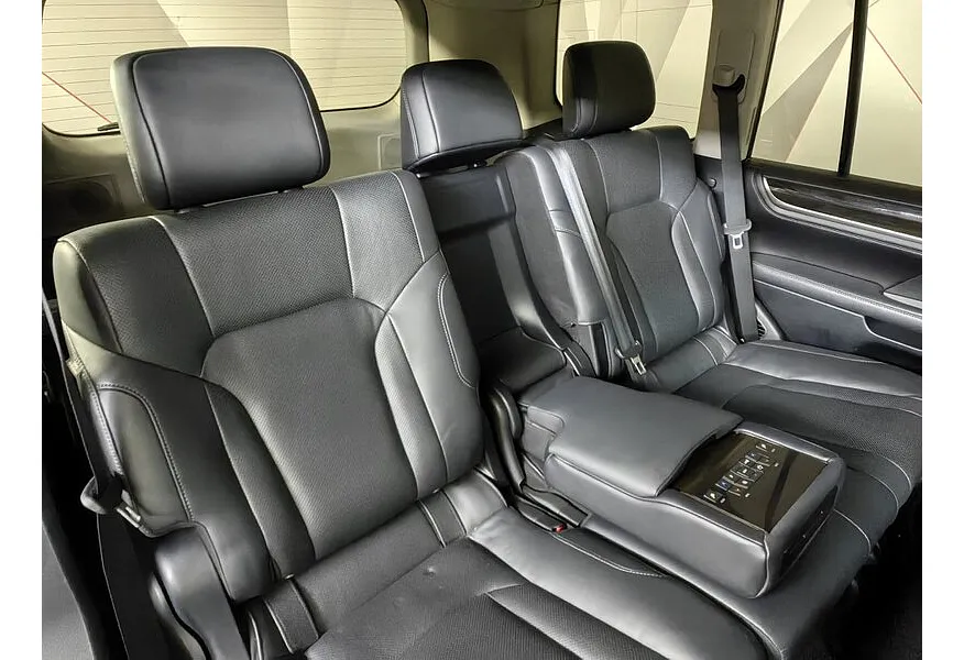 Lexus LX 450d AT (272 л.с.) Executive 2 Серый в АВИЛОН. Слайд №17 Lexus LX 450d AT (272 л.с.) Executive 2 Серый в АВИЛОН. Слайд №17