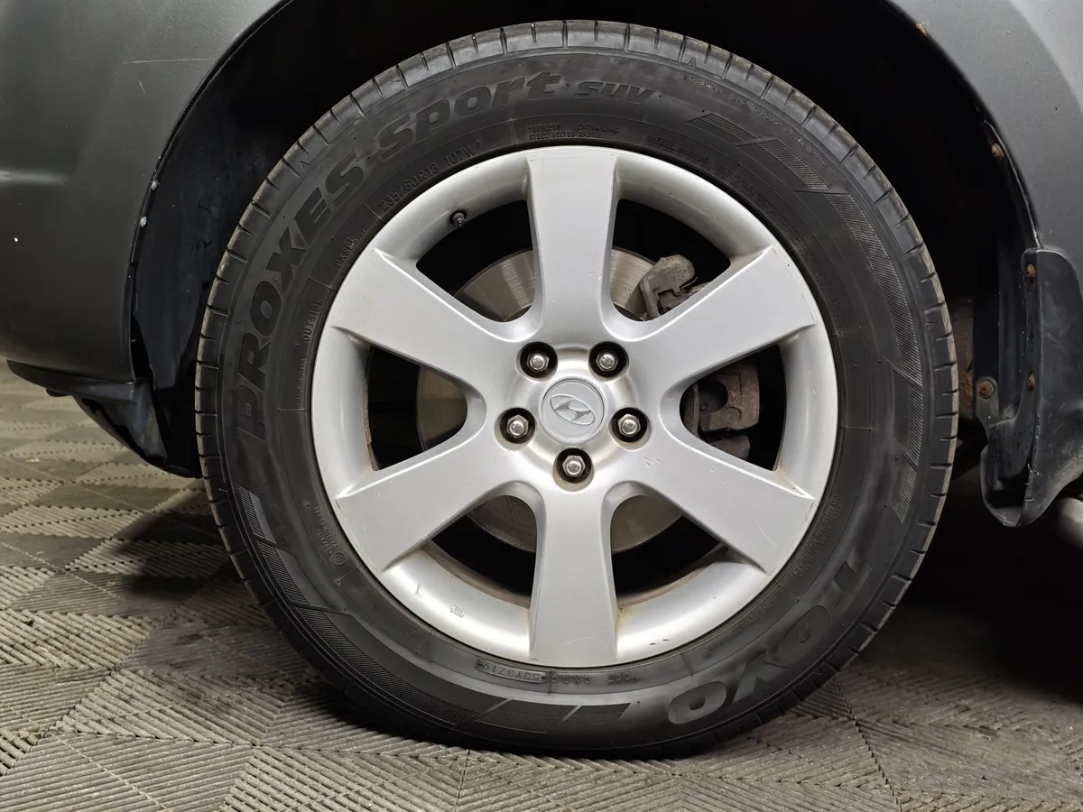 Hyundai Santa Fe 2.2 CRDi AT 4WD (197 л.с.) Comfort Серый в АВИЛОН. Слайд №9