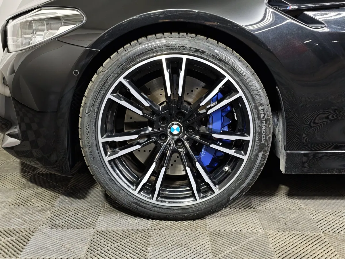 BMW M5 4.4 Steptronic xDrive (625 л.с.) Competition Черный в АВИЛОН. Слайд №7