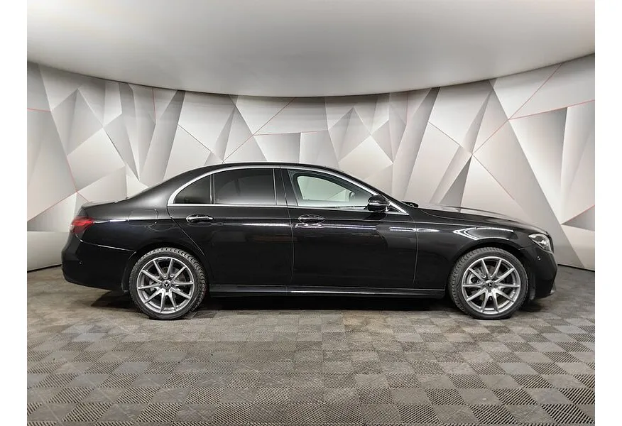 Mercedes-Benz E-Класс E 300 d 4MATIC 9G-TRONIC (249 л.с.) Sport Plus Черный в АВИЛОН. Слайд №6