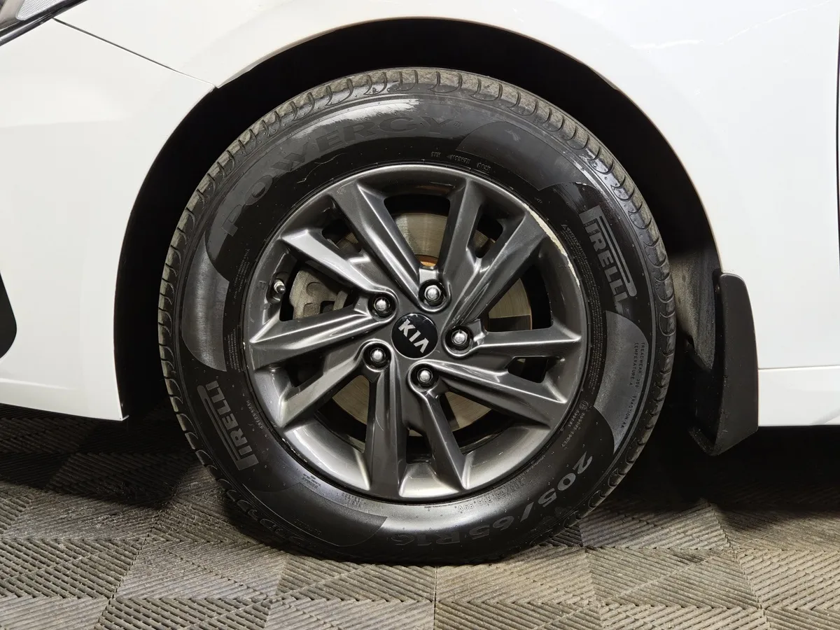 Kia Optima 2.0 AT (150 л.с.) Classic Белый в АВИЛОН. Слайд №9