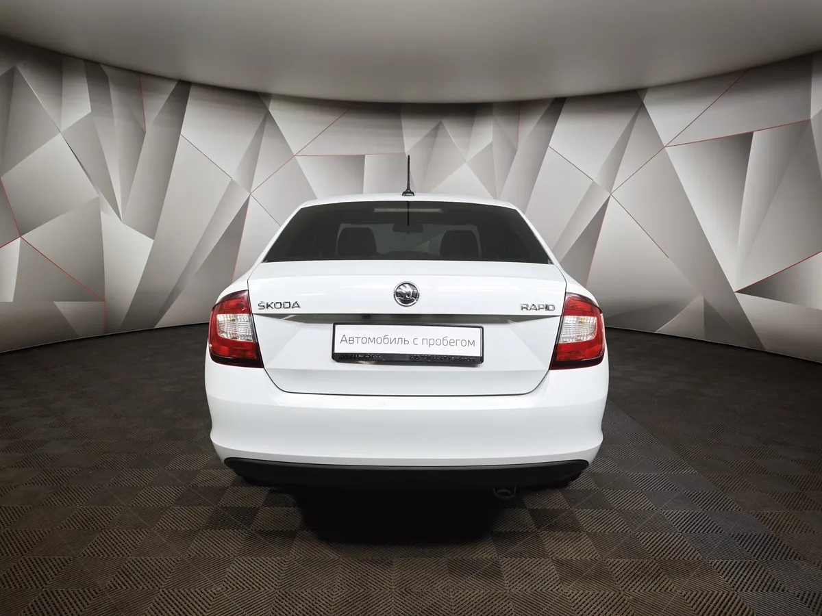 Skoda Rapid 1.6 MT (90 л.с.) Белый в АВИЛОН. Слайд №8