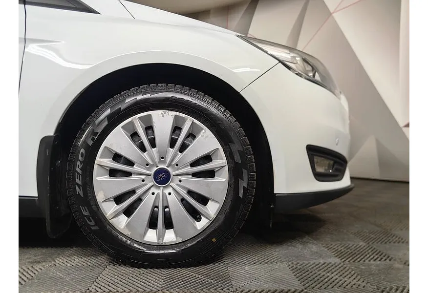Ford Focus 1.6 PowerShift (105 л.с.) Trend Белый в АВИЛОН. Слайд №9