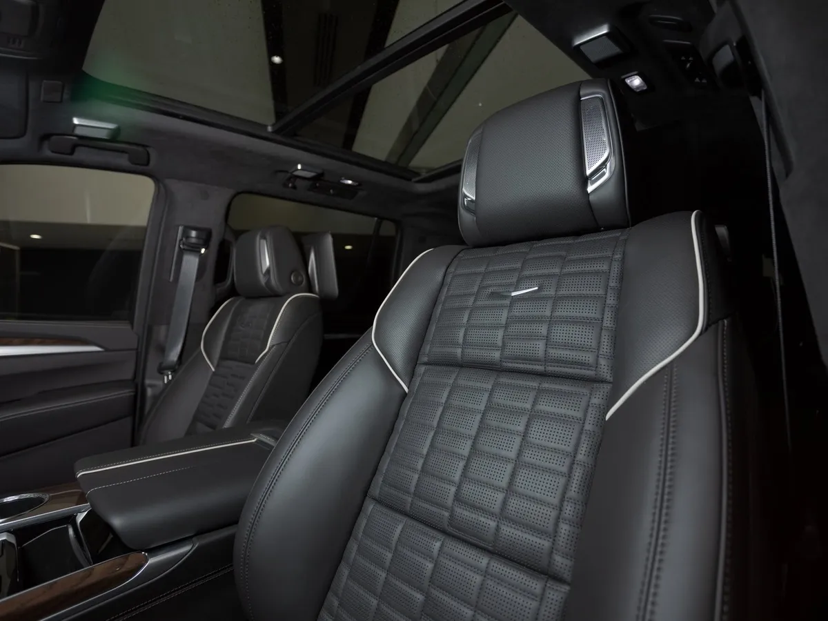 Cadillac Escalade 6.2 ESV AT AWD (420 л.с.) Sport Platinum Черный в АВИЛОН. Слайд №7