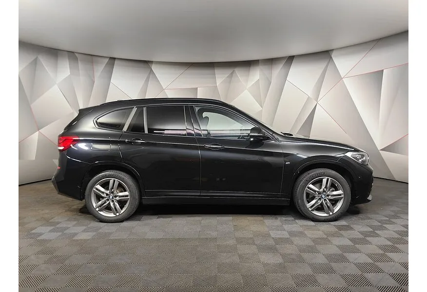 LIVE. Слайд №3