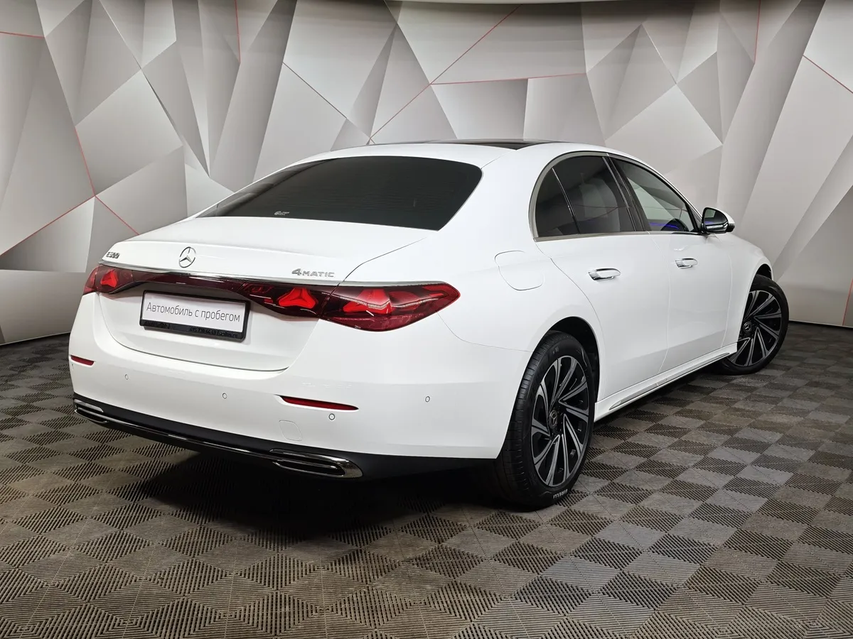 Mercedes-Benz E-Класс E 300 4MATIC (258 л.с.) Белый в АВИЛОН. Слайд №2