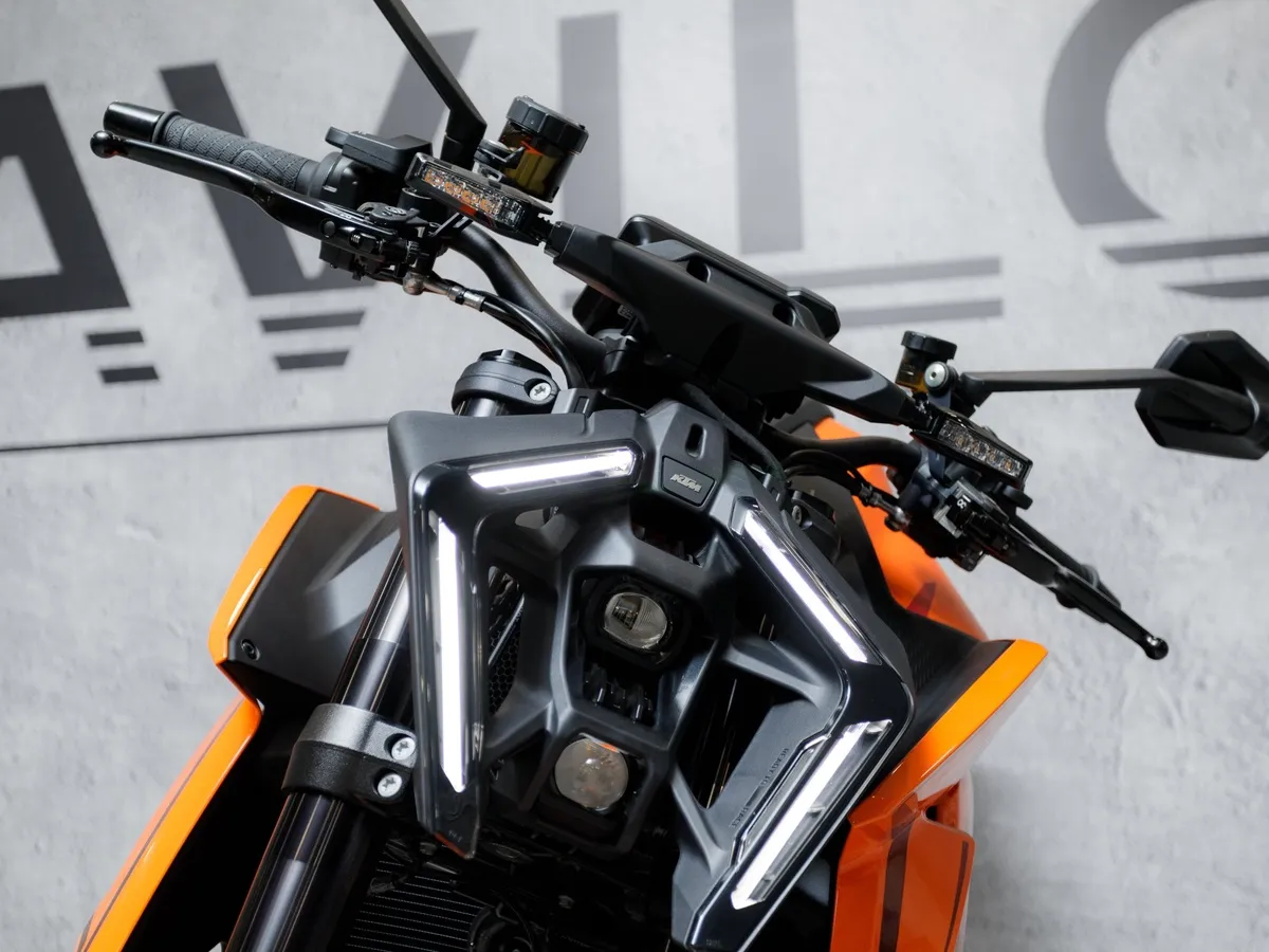 KTM 1390 Super Duke 1350 см³ (190 л.с.) (190) 1350 Оранжевый в АВИЛОН. Слайд №9