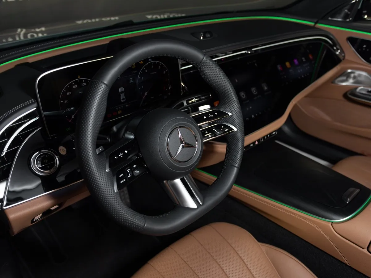 Mercedes-Benz E-Класс E 300 4MATIC (258 л.с.) Серый в АВИЛОН. Слайд №3