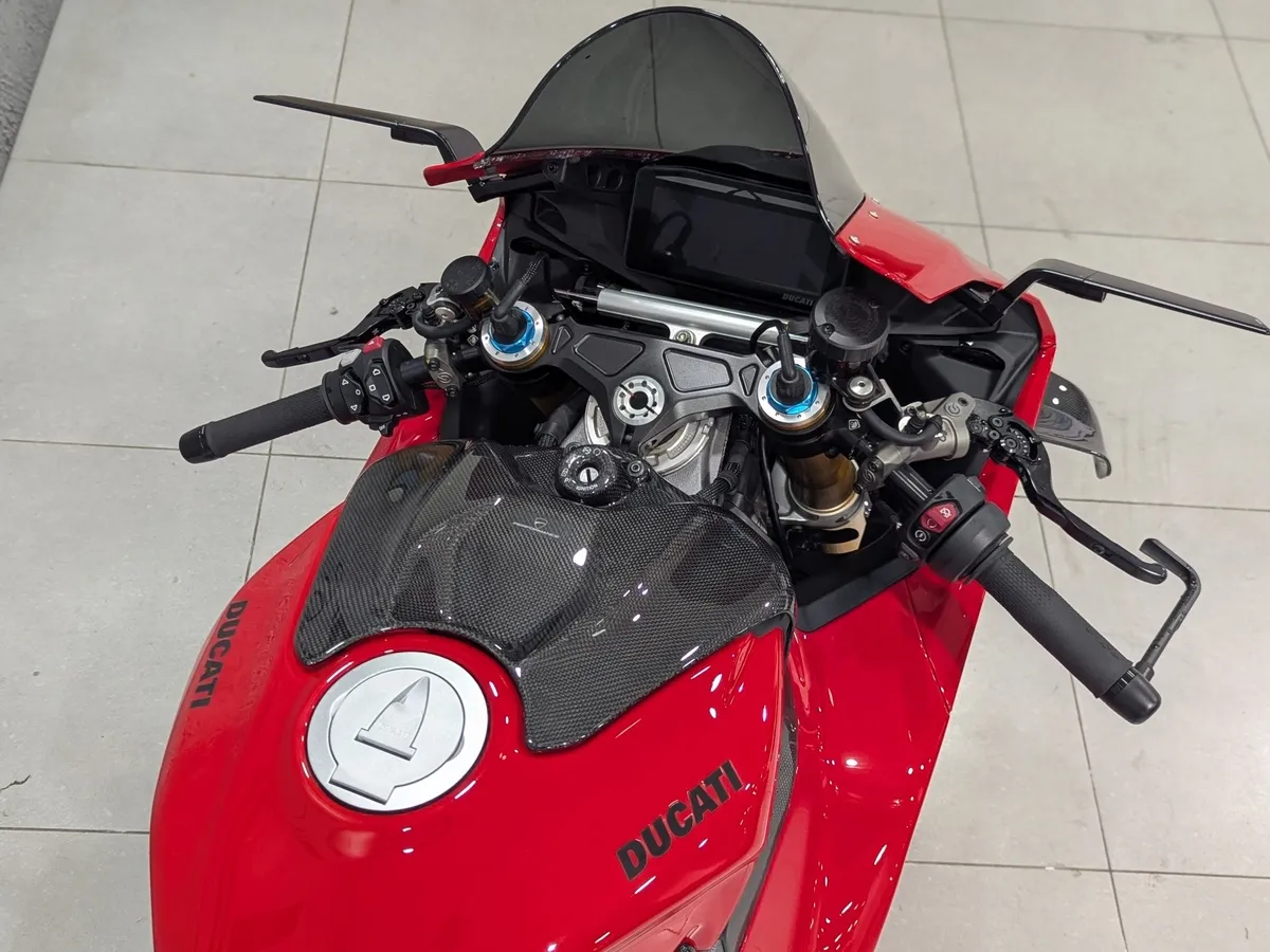 Ducati Panigale V4 1100 см³ (214 л.с.) 1103 Красный в АВИЛОН. Слайд №11