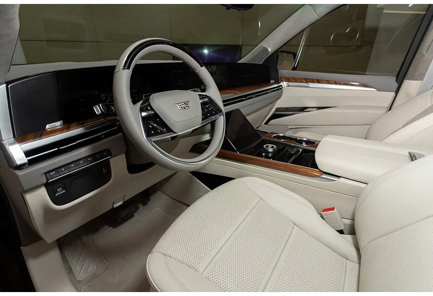 Cadillac Escalade 6.2 V8 AT AWD (420 л.с.) Sport Platinum Черный в АВИЛОН. Слайд №9