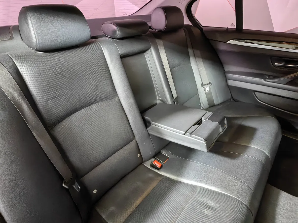 BMW 5 серия 528i AT (258 л.с.) Серый в АВИЛОН. Слайд №14