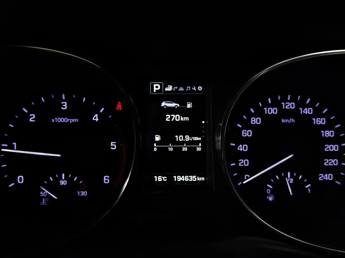 Hyundai Santa Fe 2.2 CRDi AWD 8AT (200 л.с.) High-Tech Черный в АВИЛОН. Слайд №17