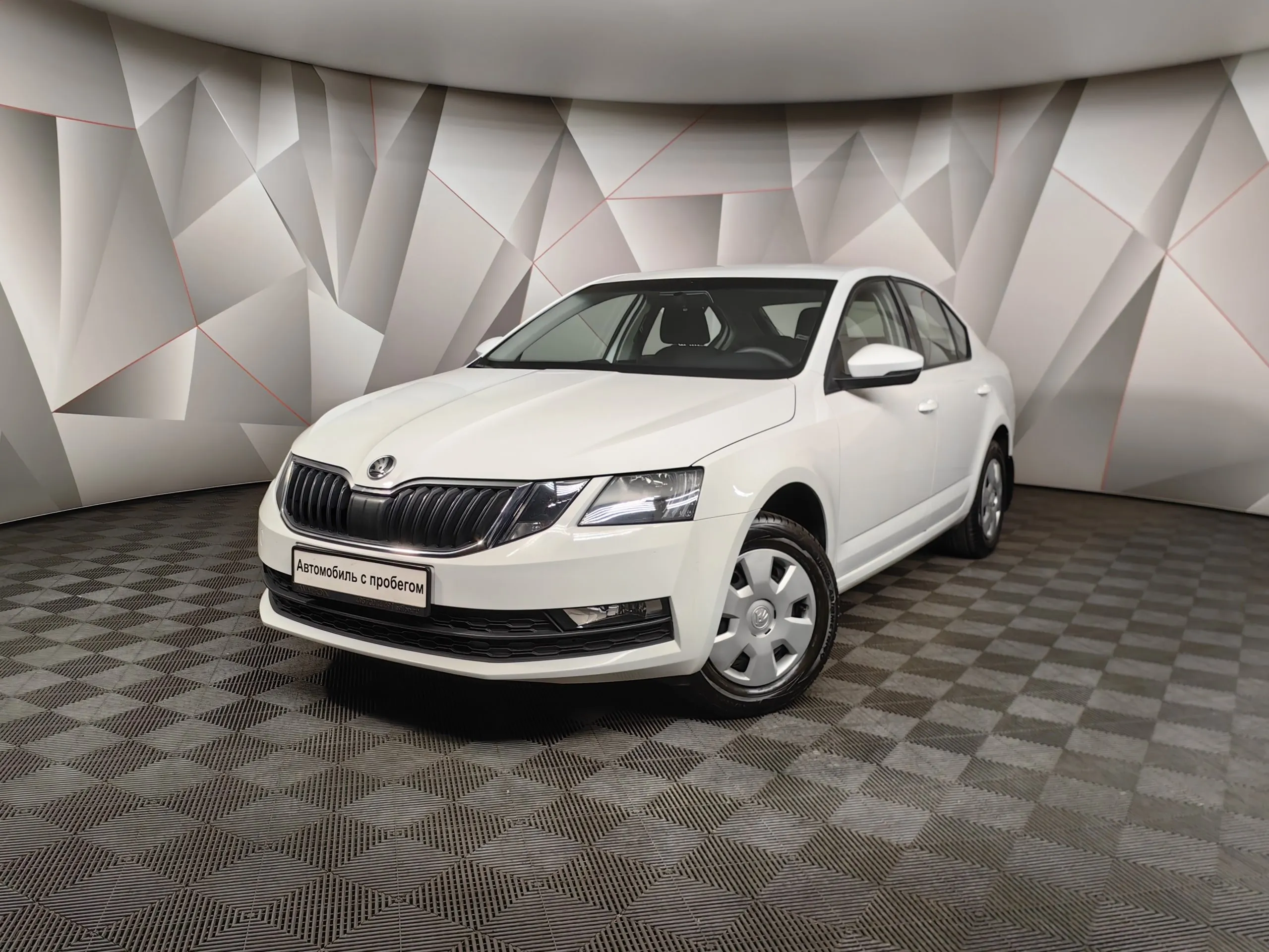 Skoda Octavia 1.6 AT (110 л.с.) Белый в Москве № ТИ-UY41216. Купить Skoda  Octavia III Автомат Бензиновый с пробегом 41101 км. Цена 2099700