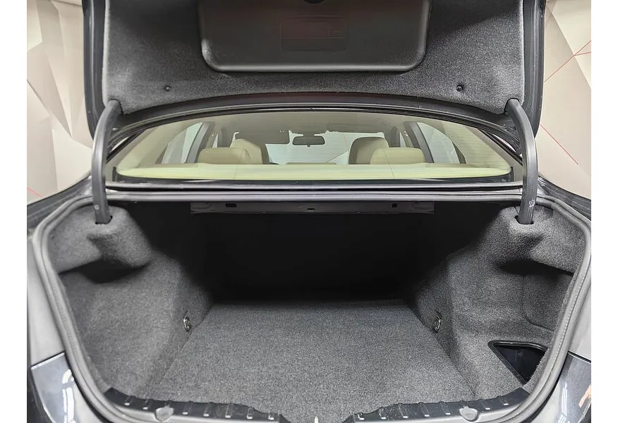 BMW 5 серия 520i Steptronic (184 л.с.) Базовая. Локальная сборка Черный в АВИЛОН. Слайд №9