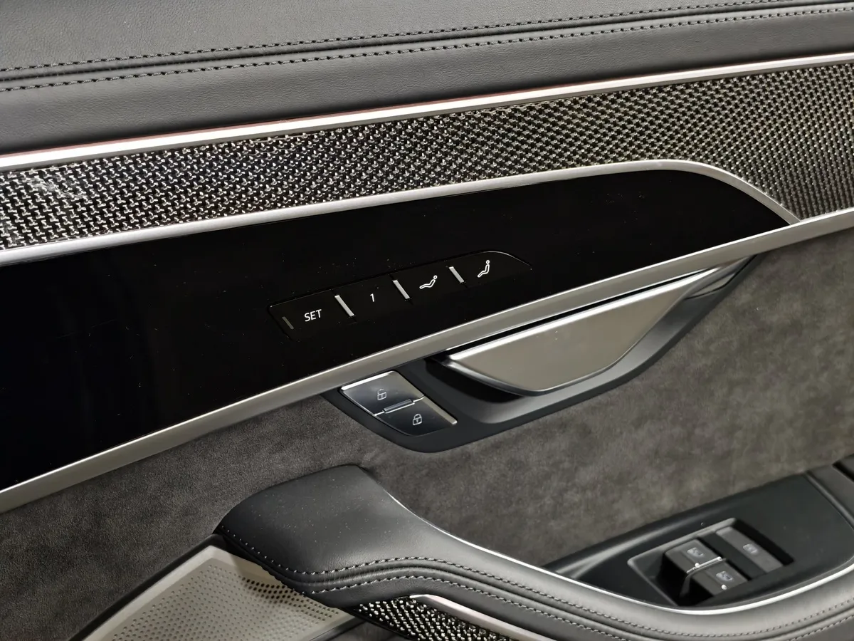 Audi S8 4.0 TFSI Quattro Tiptronic (571 л.с.) Черный в АВИЛОН. Слайд №30