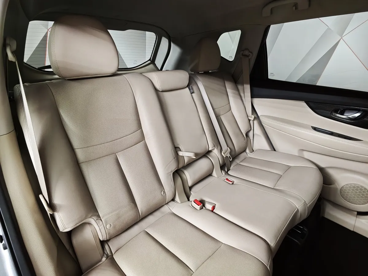 Nissan X-Trail 2.5 CVT AWD (171 л.с.) Серый в АВИЛОН. Слайд №17