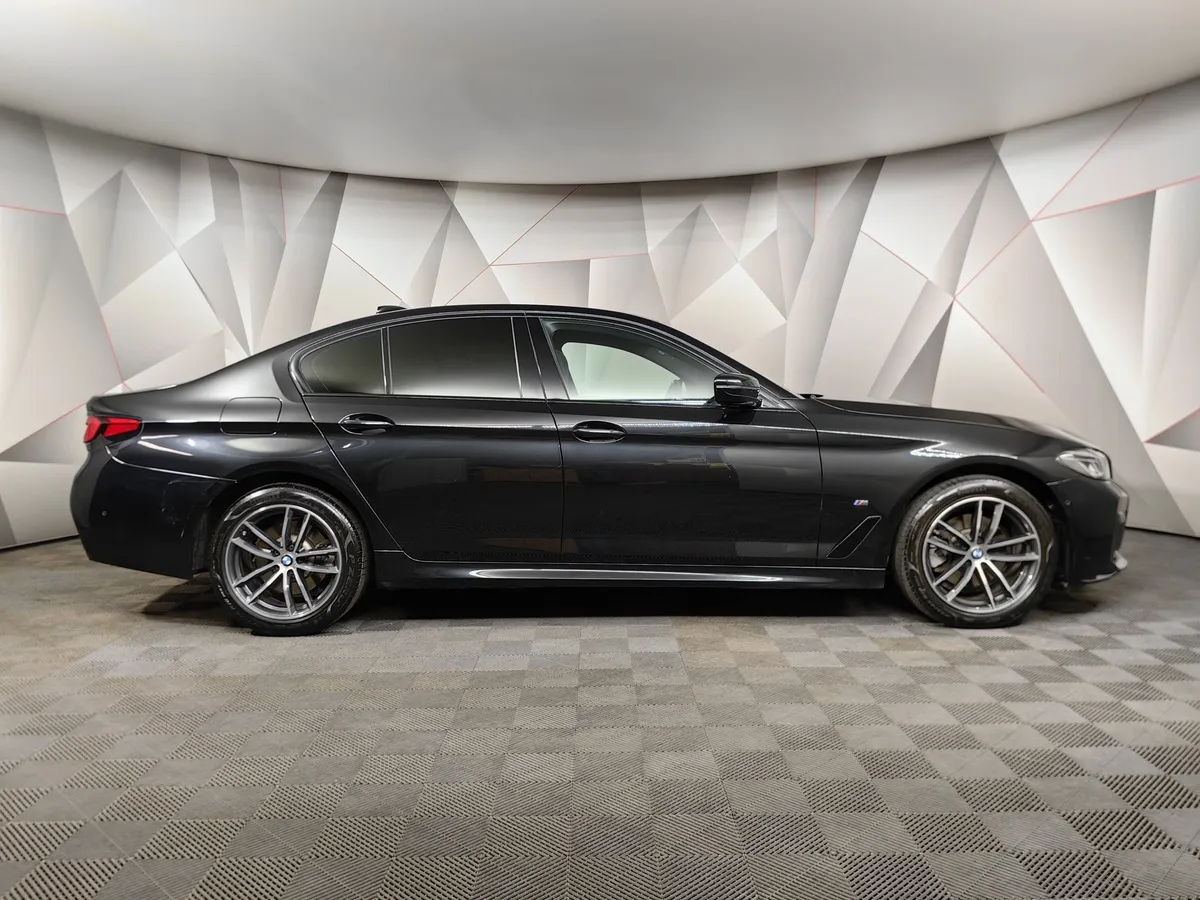 BMW 5 серия 520d xDrive Steptronic (190 л.с.) M Sport Черный в АВИЛОН. Слайд №6