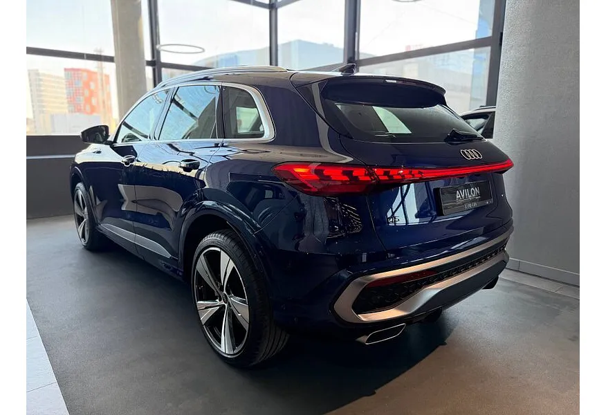 Audi Q5 2.0 TFSI S tronic quattro (204 л.с.) Синий в АВИЛОН. Слайд №3