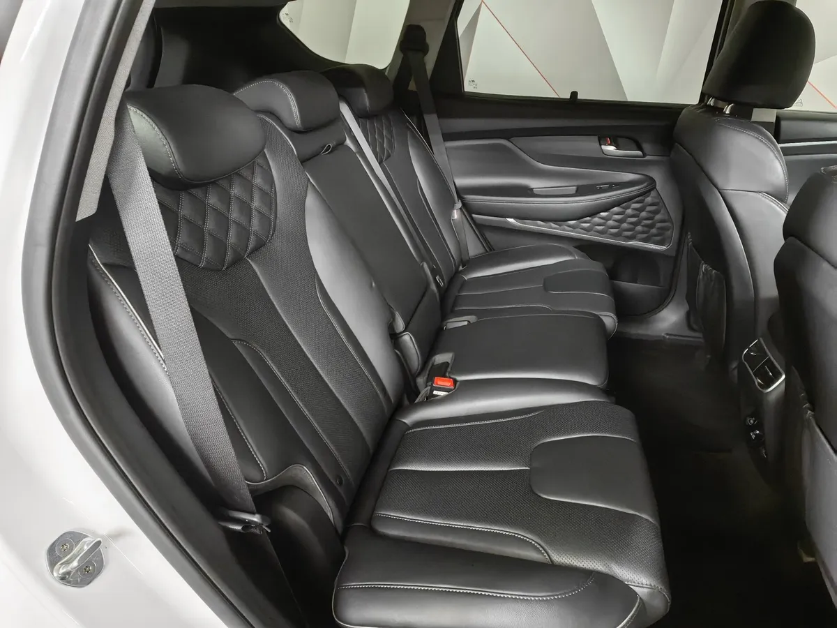 Hyundai Santa Fe 2.5 AWD 6AT (180 л.с.) Prestige Белый в АВИЛОН. Слайд №14 Hyundai Santa Fe 2.5 AWD 6AT (180 л.с.) Prestige Белый в АВИЛОН. Слайд №14