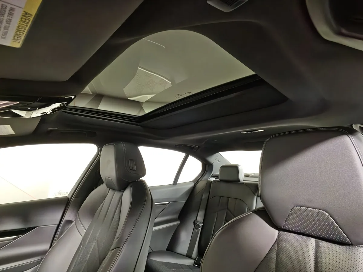 BMW 5 серия 530i xDrive AT (252 л.с.) Черный в АВИЛОН. Слайд №23